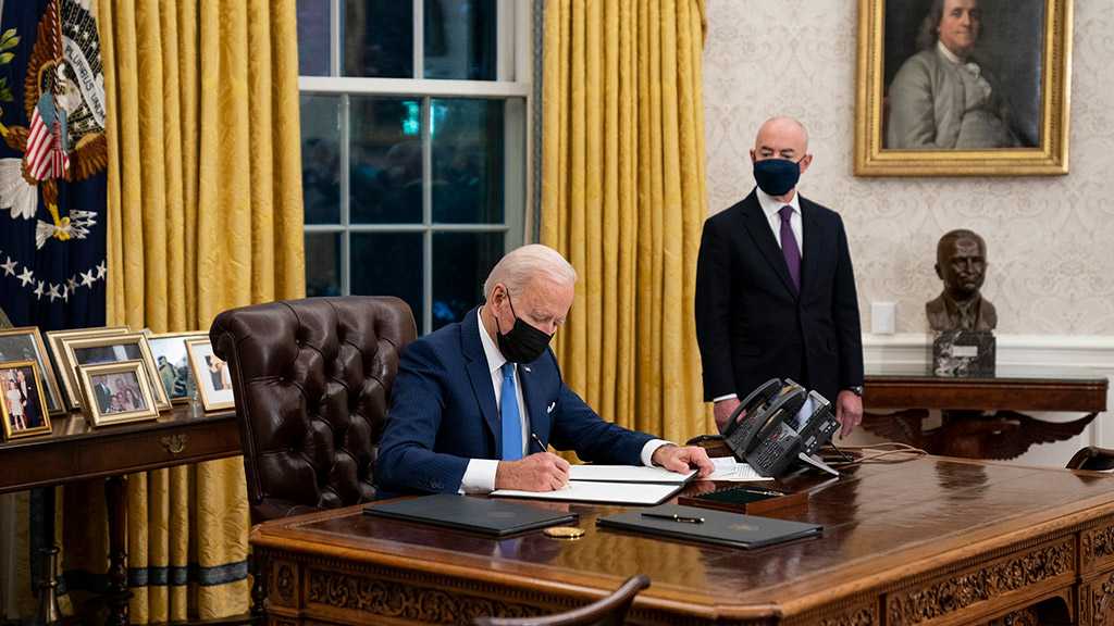 “Israeli” Paper: Biden Considering Striking Multiple Deals with Iran