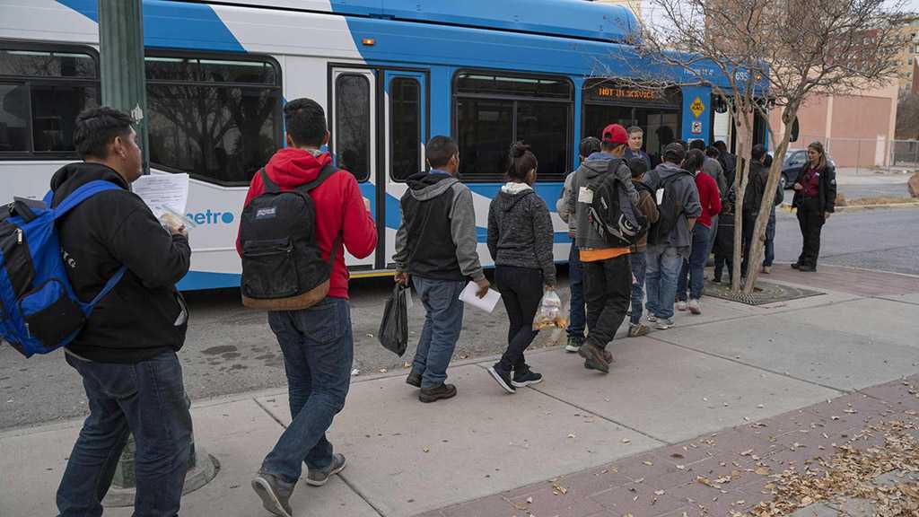 “Catch-And-Release” Migrant Approach Resumes in Texas amid Biden’s New Border Policies