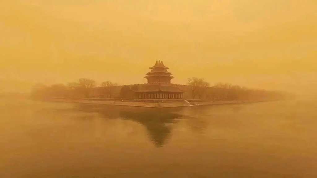 Skies over Beijing Turn Yellow amid Monstrous Dust Storm