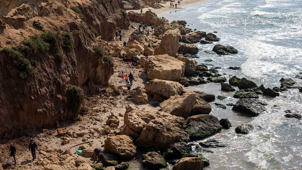 Oil Spill Off the “Israeli”-Occupied Coast Now Covers Entire Lebanese Shoreline