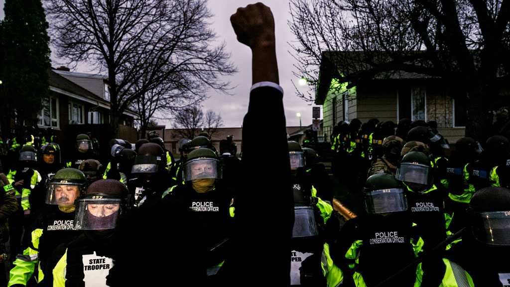 Brooklyn Center Police Clear Out ‘Umbrella Barricade’ As Protesters Defy Curfew, Dispersal Orders
