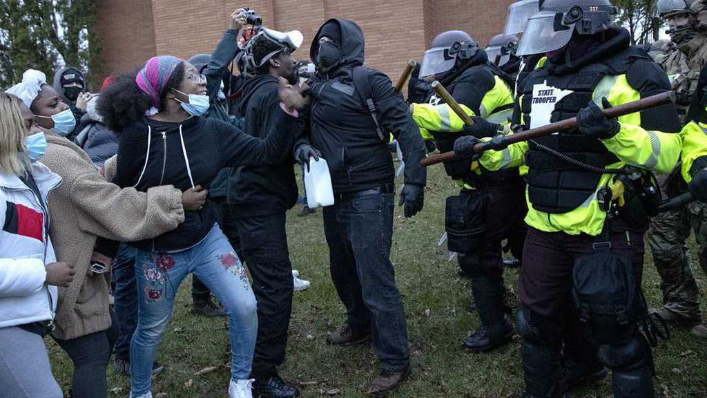 US Police Makes Arrests, Disperses Protesters at Brooklyn Center Police Station