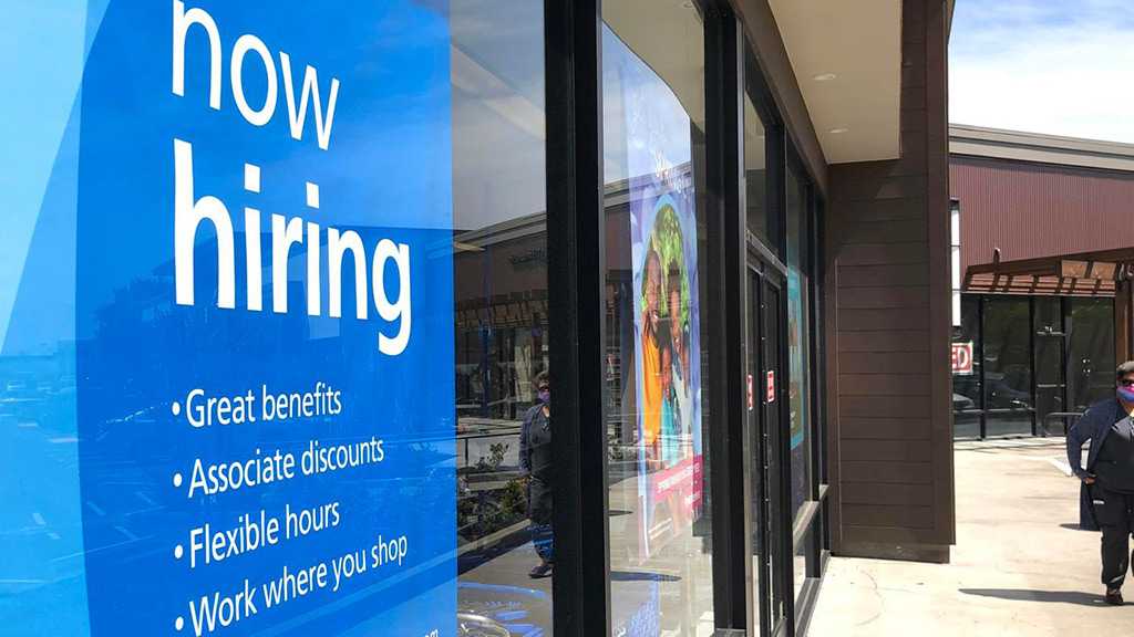 US Unemployment Claims Fall Further Hitting New Pandemic Low