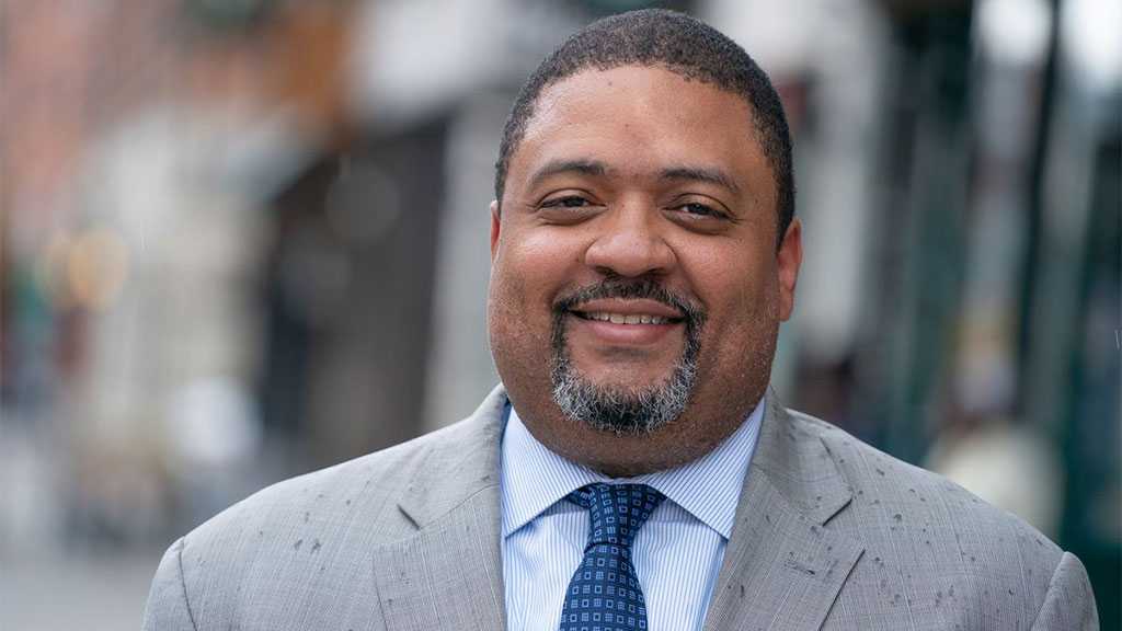 Prosecutor Who Sued Trump ‘More Than 100 Times’ Set to Become Manhattan’s New District Attorney