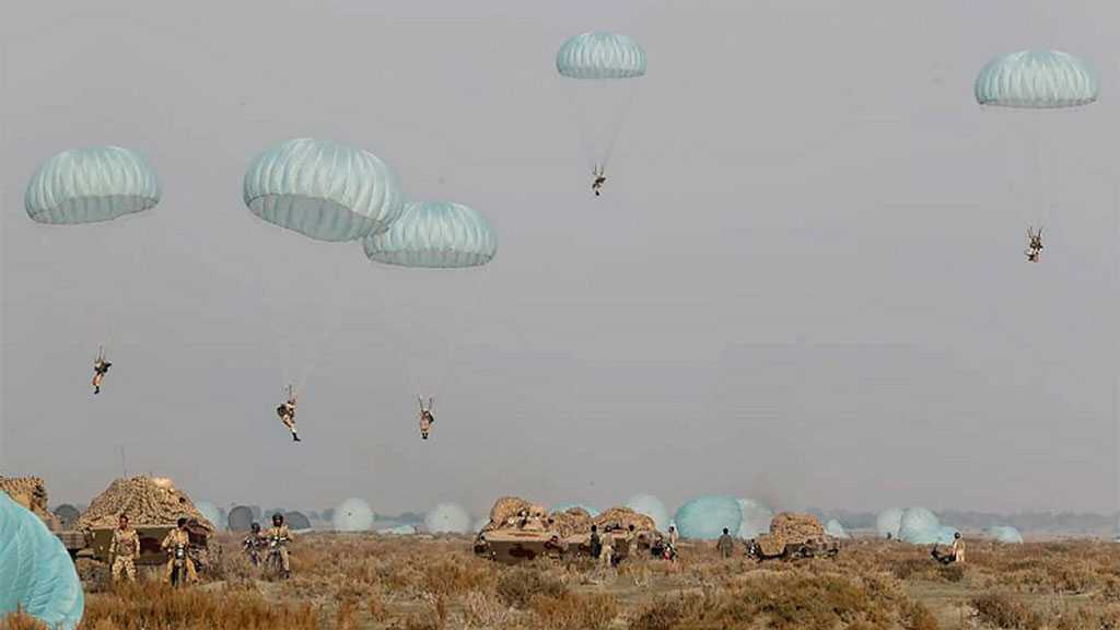Iranian Army Self-sufficient in Making Military Parachutes, Commander Says