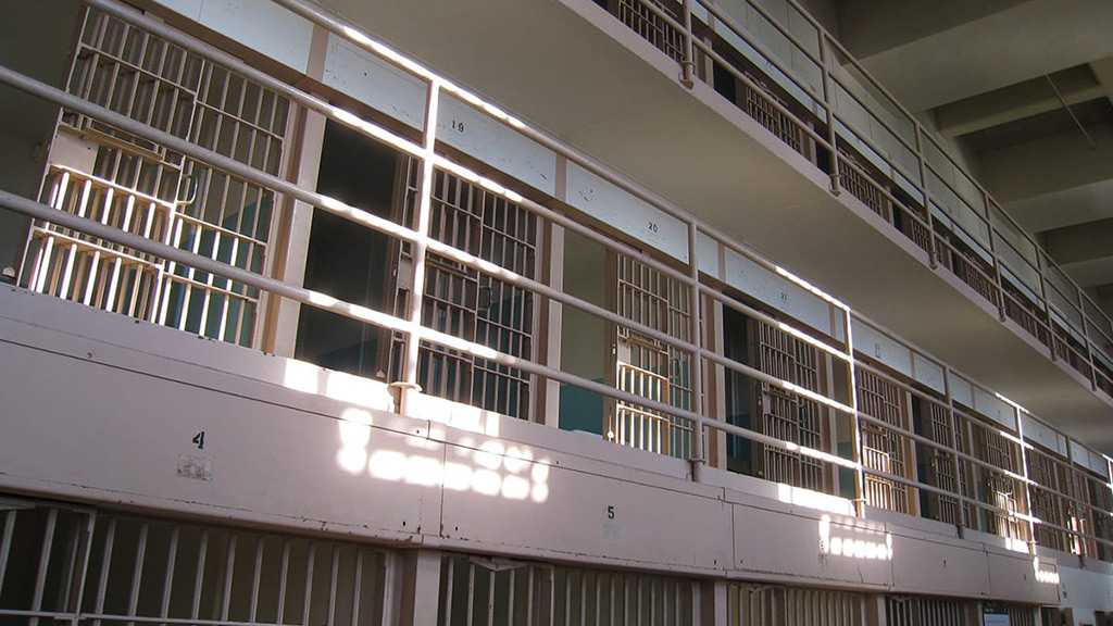“Israeli” Prison Guards Put 4 Hunger Striking Palestinian Inmates in Solitary Confinement