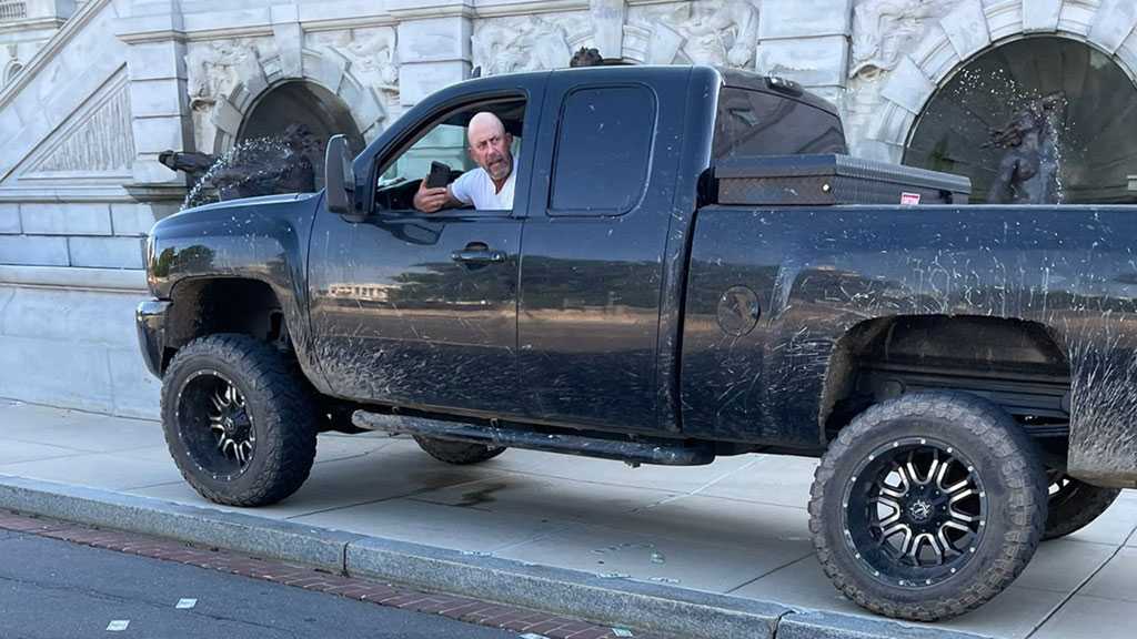 Capitol Hill Evacuated After Bomb Threat, Suspect Arrested