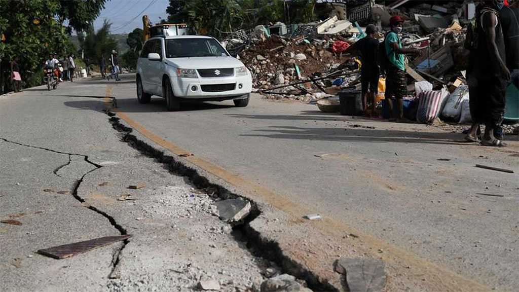 Haitians Loot Aid Trucks after Week-long Quake Killed Over 2,000
