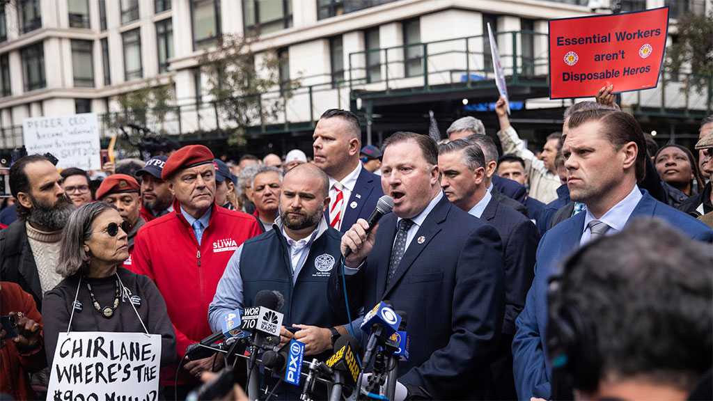 Firefighters, Police Rally against Vaccine Mandate outside NY Mayor’s Residence