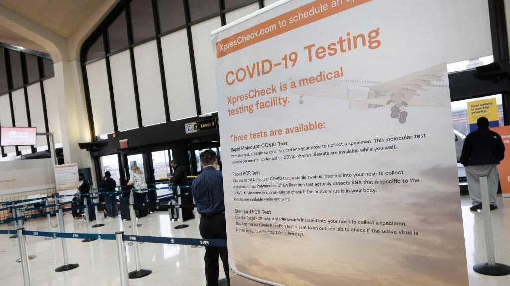 African Union Urges Removal of Omicron COVID Travel Bans