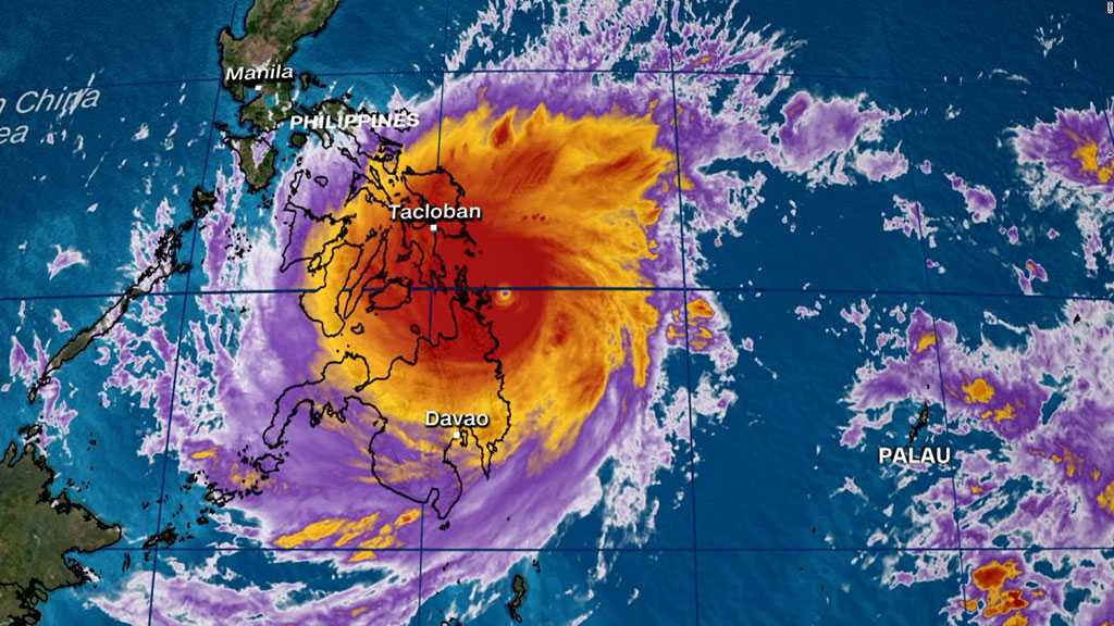 Super Typhoon Lashes Philippines, Tens of Thousands Evacuated