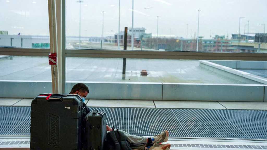 Omicron Grounds Hundreds More US Flights Over Christmas Weekend