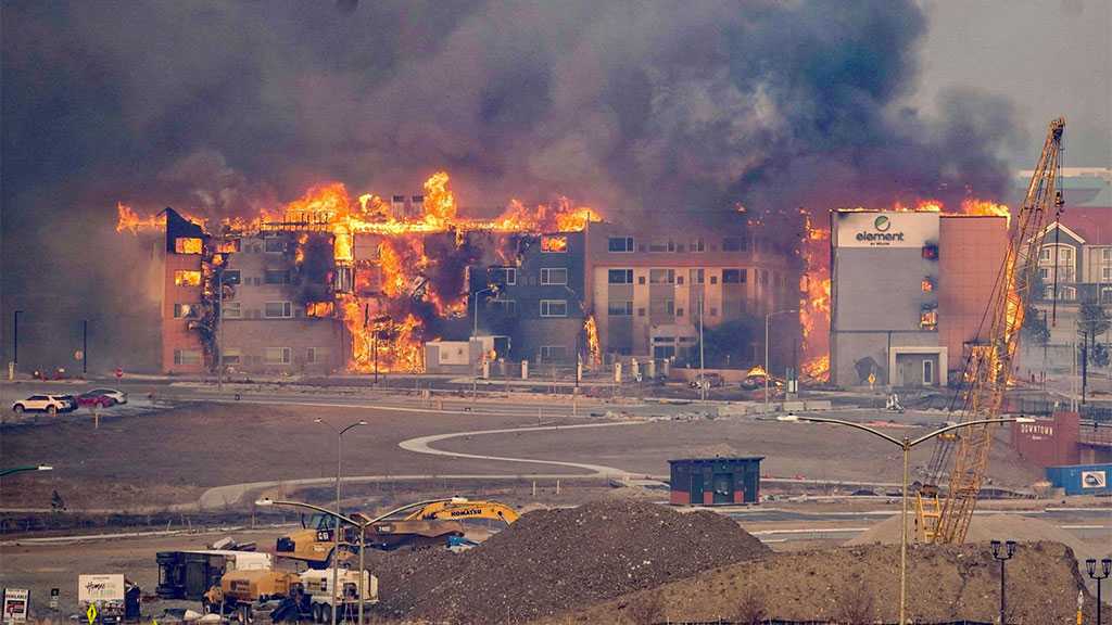 Colorado Grass Fire Destroys Hundreds of Homes, Displaces Thousands