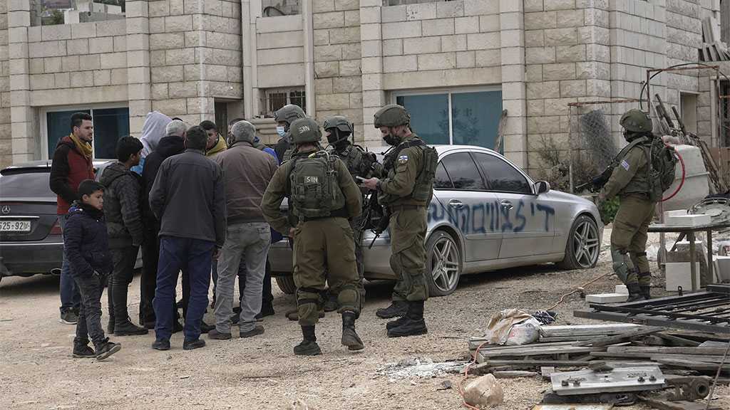 ‘Israeli’ Settlers Attack Palestinians, Stores in Occupied West Bank