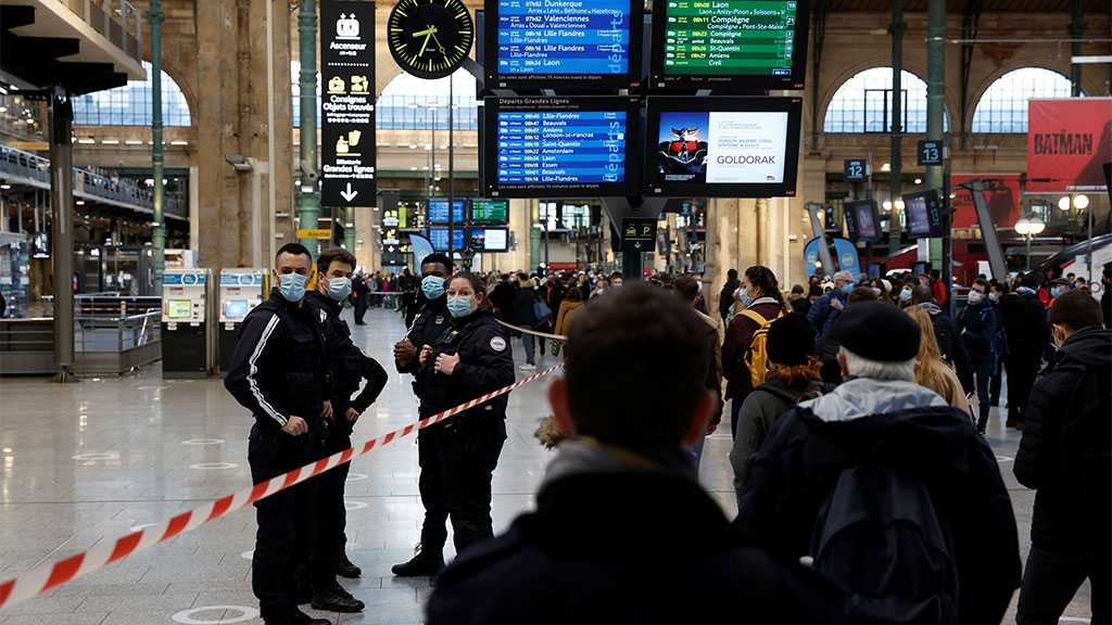 Paris Police Kill Knife-wielding Man at Train Station