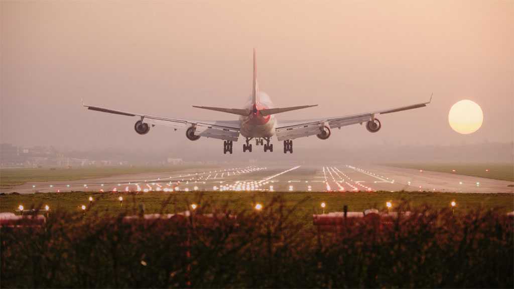 UK Criminalizes Entry of Russian Planes into Its Airspace