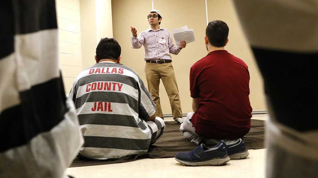 Muslim Inmate Sues US Jail for Denying Halal, Timely Meals During Month of Ramadan
