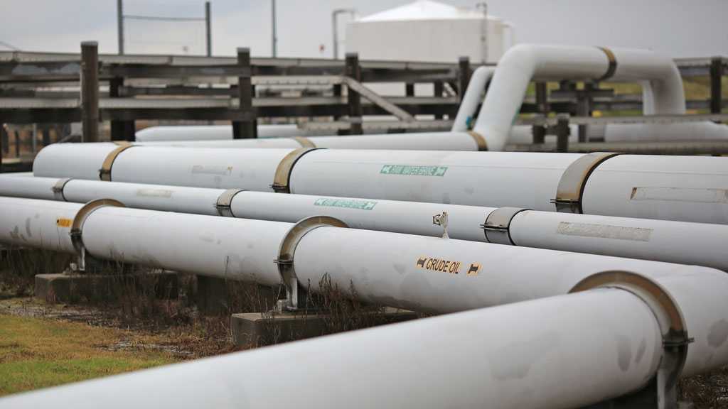 US Oil Reserves Drop to Lowest Level in Decades