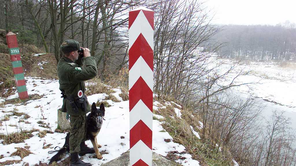 Poland Considers Building Wall on Its Border with Russia