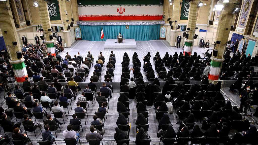 Imam Khamenei: America Is No Untouchable Power, Retaliation for Soleimani Assassination Imminent 