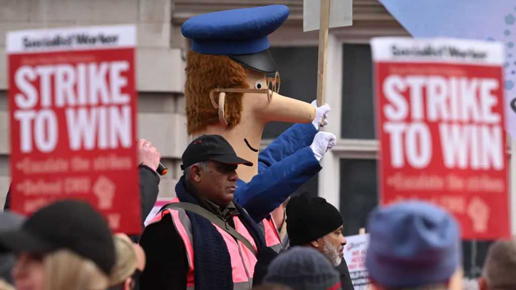 Over 100k Royal Mail Workers Start Wave of Strikes Ahead of Holiday