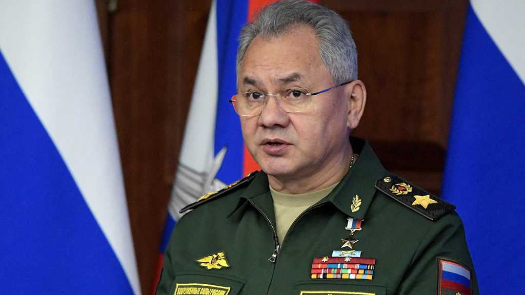 Russian Defense Minister Inspects Troops Amid Fight for Key Donbass City