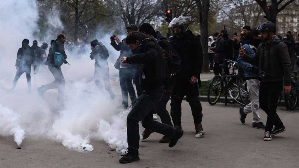 New Clashes Erupt in France as Hundreds of Thousands Continue to Protest Pension 