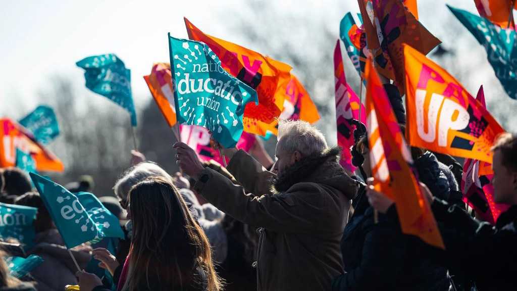 UK Teachers Set to Hold Further Strikes After Rejecting Government’s Pay Offer