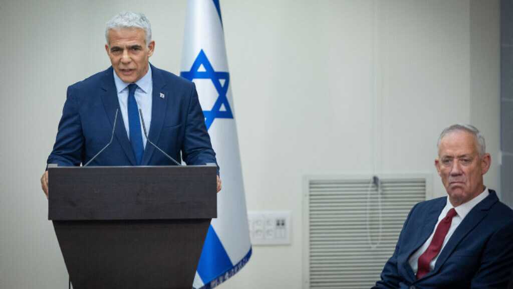 “Israel” at Top of Internal Rift: Lapid, Gantz Freeze Overhaul Talks over Bibi’s Capitulation to Extremists