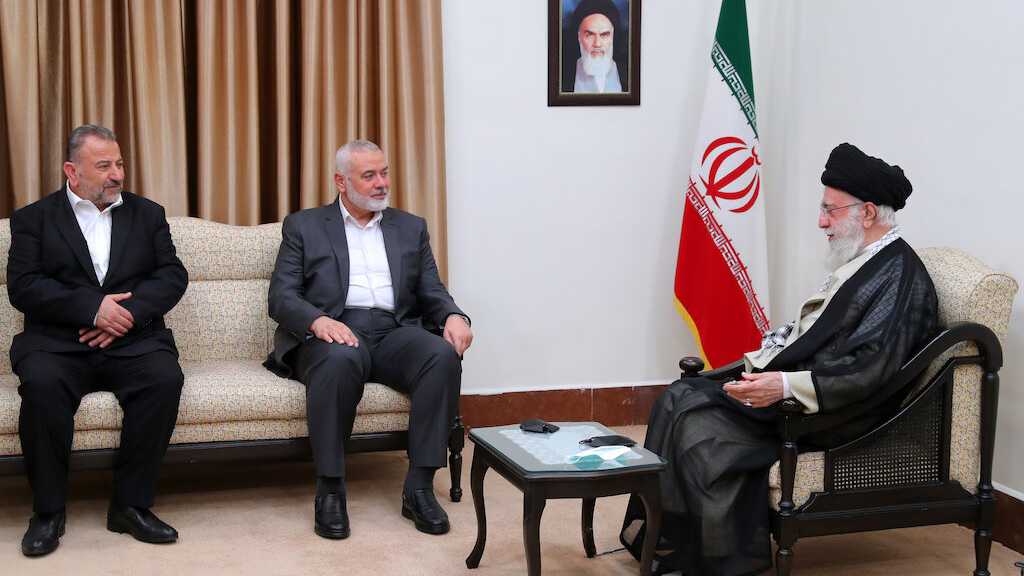 Imam Khamenei: “Israeli” Regime to Be Brought to Its Knees in West Bank
