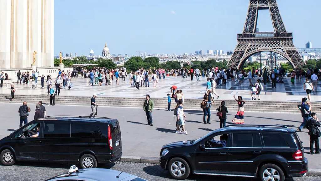 Paris to Charge SUV Drivers Higher Parking Fees to Tackle “Auto-Besity”