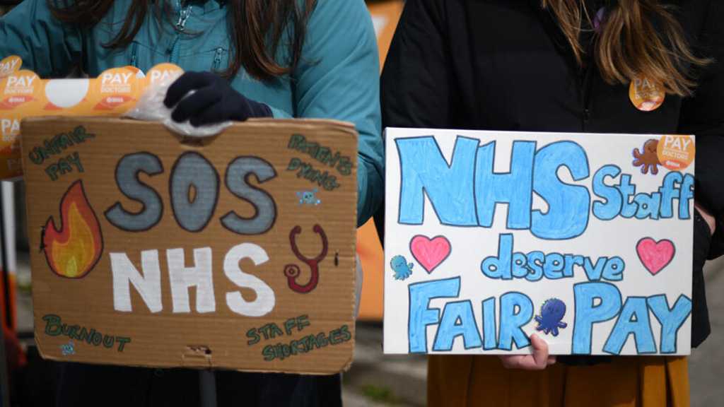 Britain: Junior Drs Stage Biggest Walk-Out in Health Service