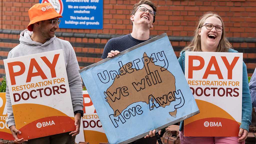 England’s Senior Doctors Turn Down Government’s Pay Rise Offer, Plan New Strike