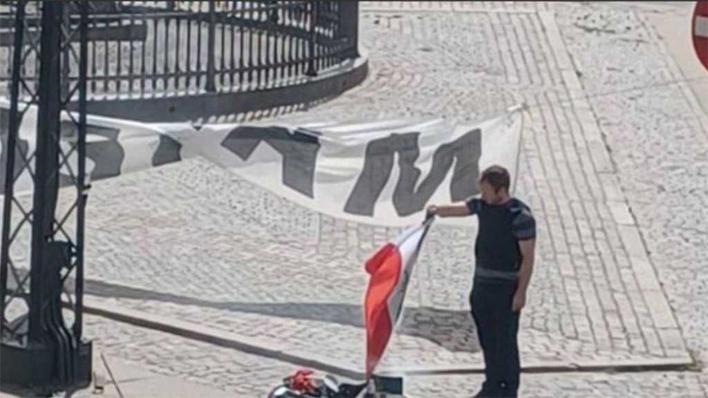 Anti-Muslim Group Desecrates Quran, Iraqi Flag in Denmark