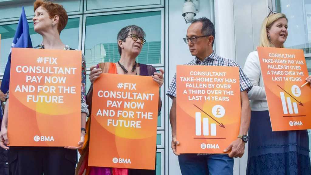 England’s Senior Doctors Plan New Strike in Pay Dispute with Government