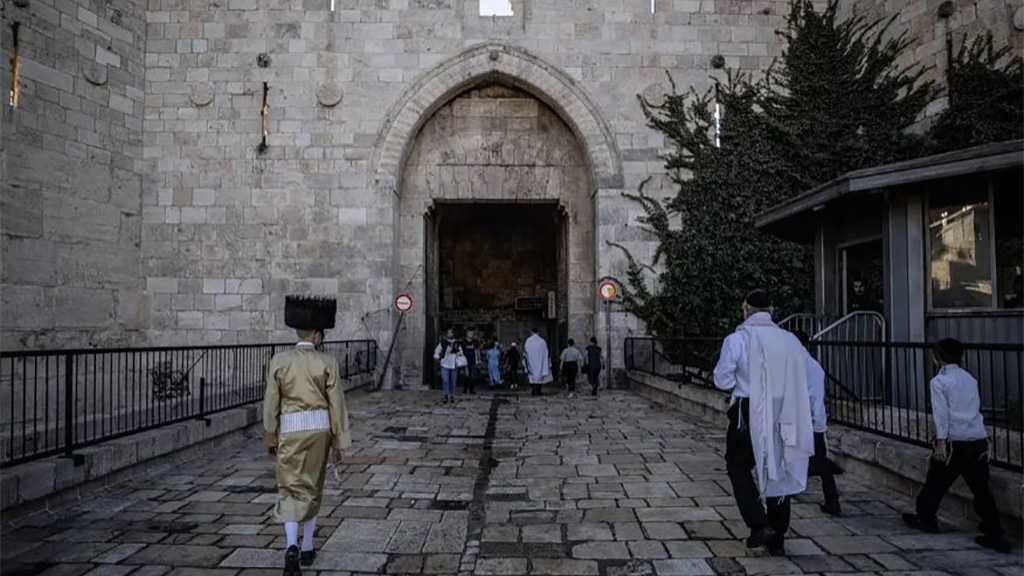 Orthodox Jews Filmed Spitting at Christians in Occupied Al-Quds Old City