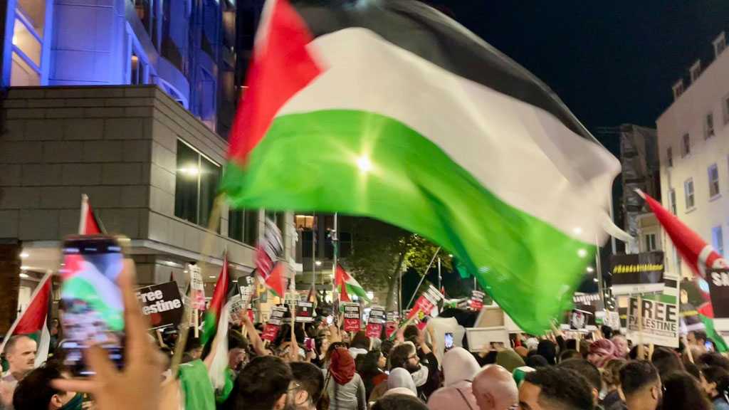 UK May Arrest People for Waving Palestinian Flags