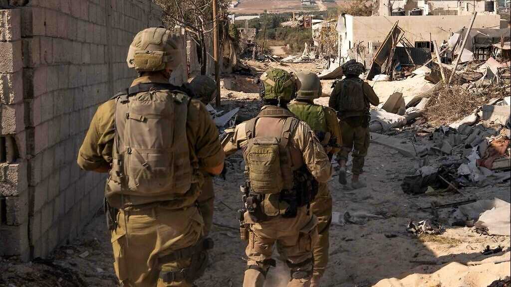 “Israel” Pulls out Thousands of Troops from Gaza