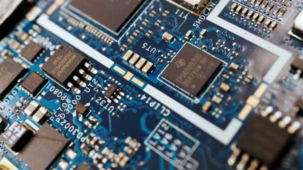 Trump Unveils 100% Tariff on Imported Chips, Exempts US-Based Manufacturers