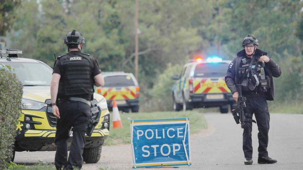 UK Police Arrest Five Men amid Bomb Alert outside US Air Base
