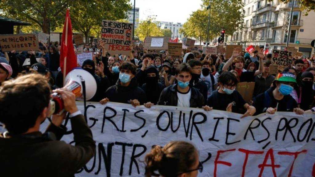 Trump Blames France’s Unrest on “Mass Migration”