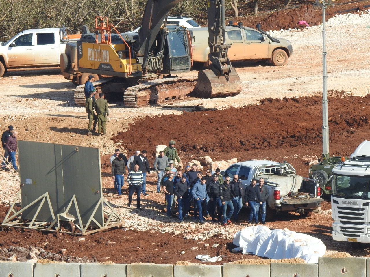 The Enemy Threatening from behind the Wall for 20 Days… Remains behind It! [PHOTOS]