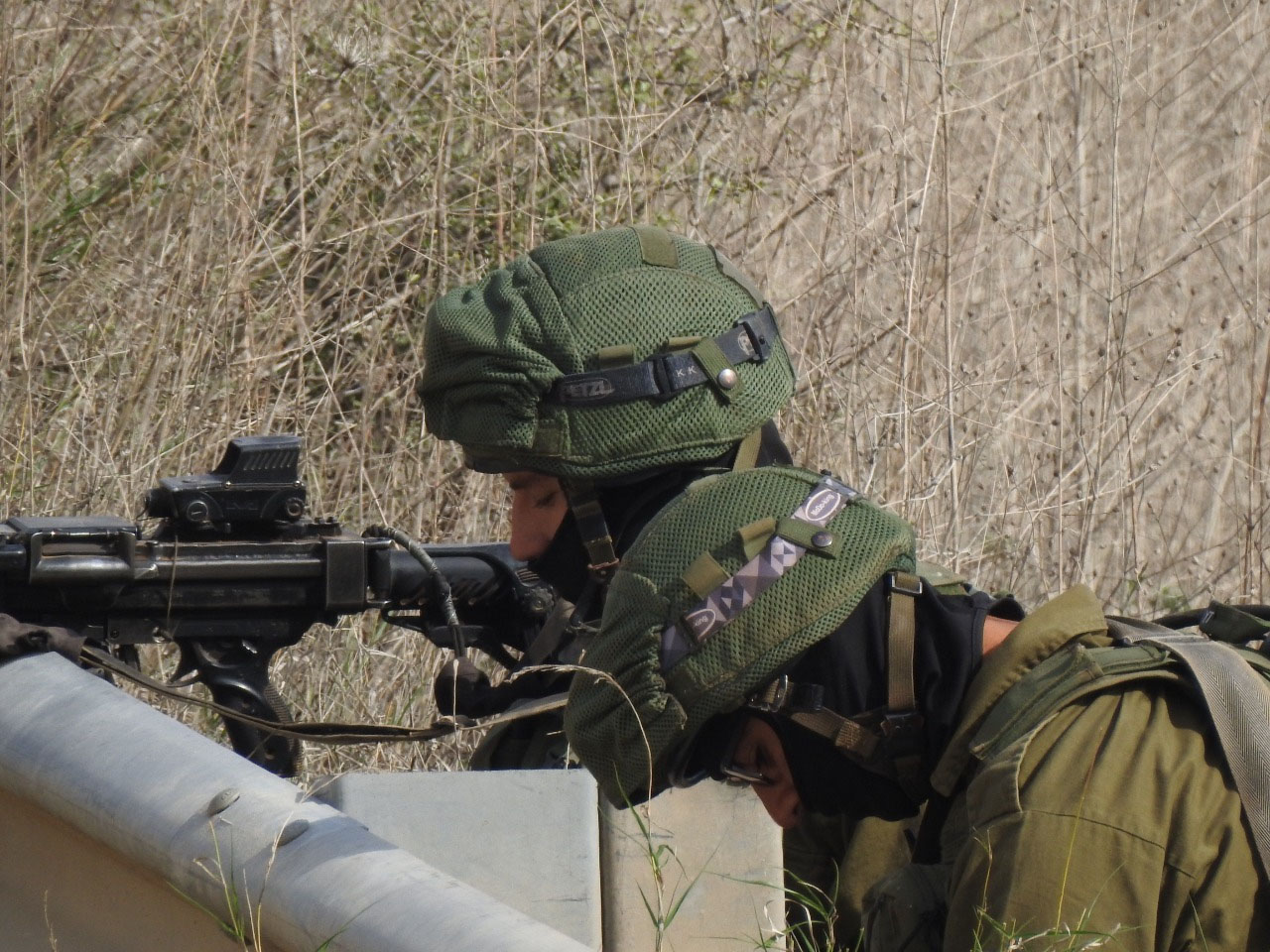 The Enemy Threatening from behind the Wall for 20 Days… Remains behind It! [PHOTOS]