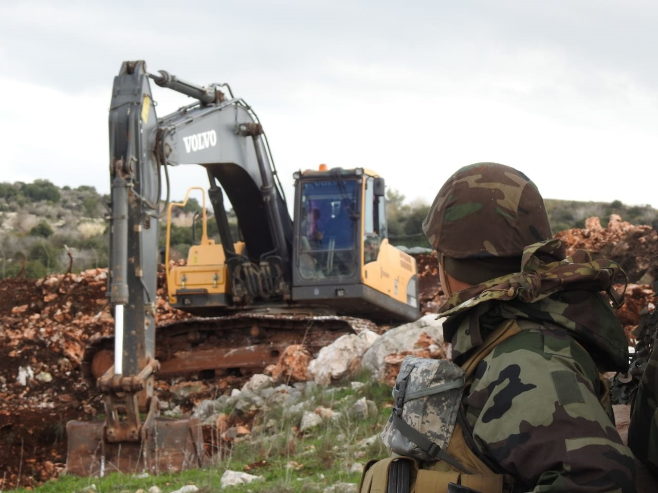 The Enemy Threatening from behind the Wall for 20 Days… Remains behind It! [PHOTOS]