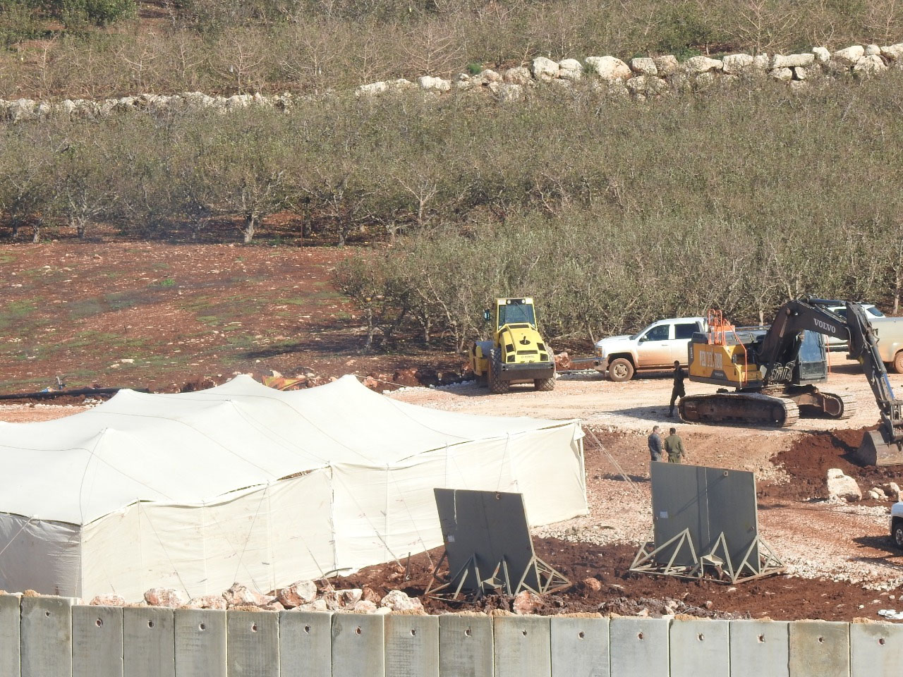 The Enemy Threatening from behind the Wall for 20 Days… Remains behind It! [PHOTOS]