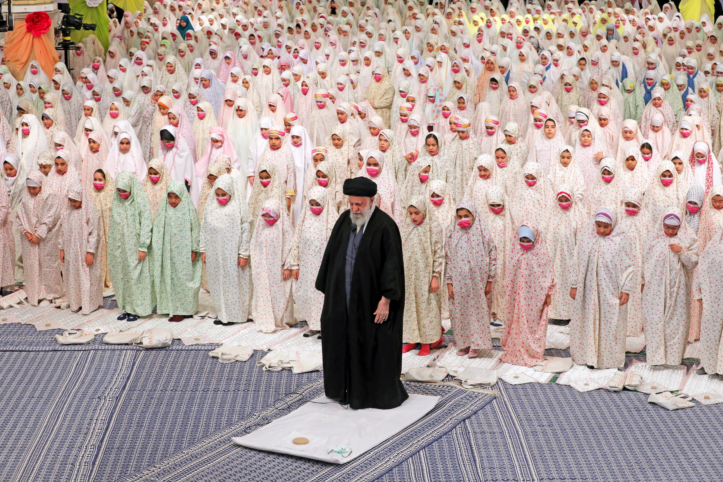 Imam Khamenei To Young Girls: Study for Iran’s Progress, Try to Be One of The Outstanding Women [Photos]