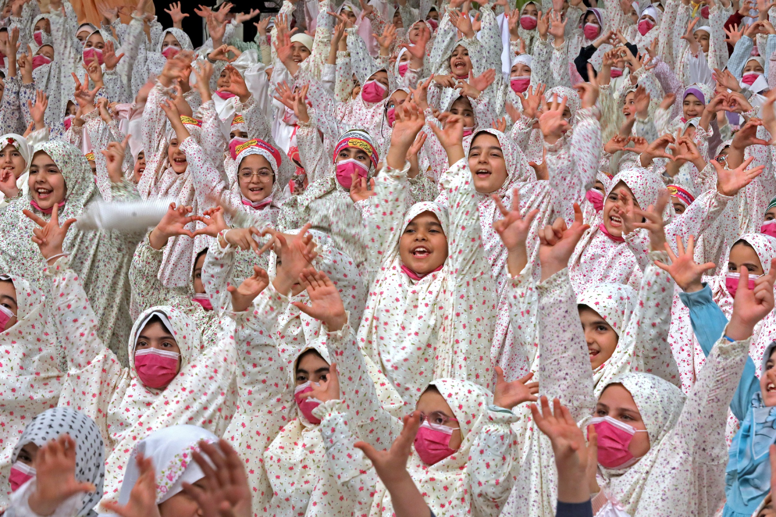 Imam Khamenei To Young Girls: Study for Iran’s Progress, Try to Be One of The Outstanding Women [Photos]