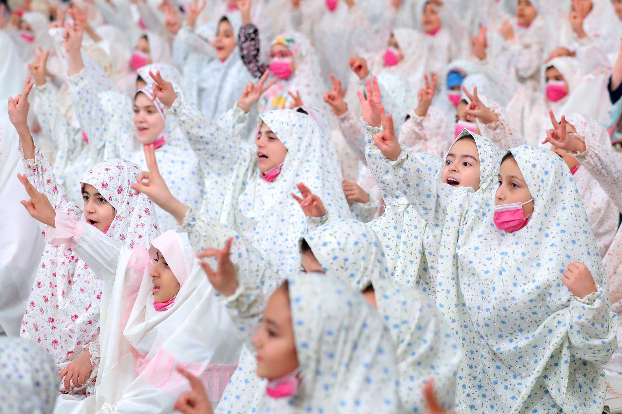 Imam Khamenei To Young Girls: Study for Iran’s Progress, Try to Be One of The Outstanding Women [Photos]
