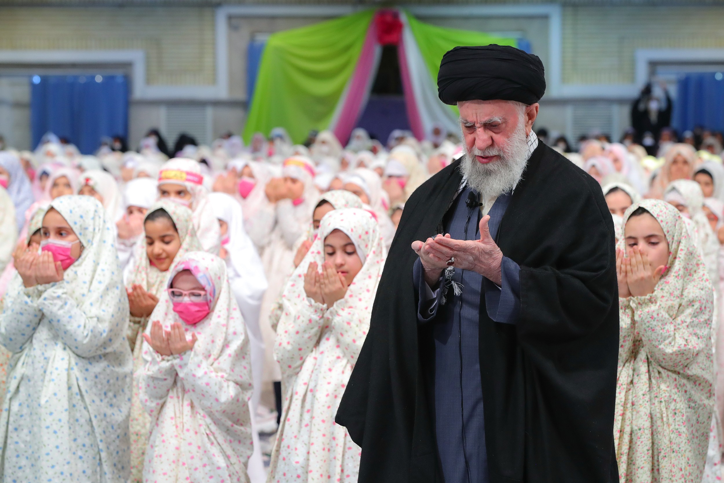 Imam Khamenei To Young Girls: Study for Iran’s Progress, Try to Be One of The Outstanding Women [Photos]