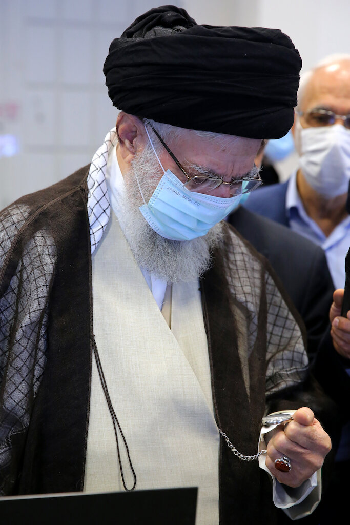 Imam Khamenei Visits Exhibition of Achievements in Iran’s Nuclear Industry